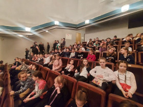 Начальные классы нашей школы в театре!.